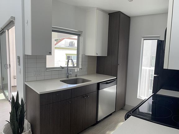 2nd image of 3077 N Park Way #1000