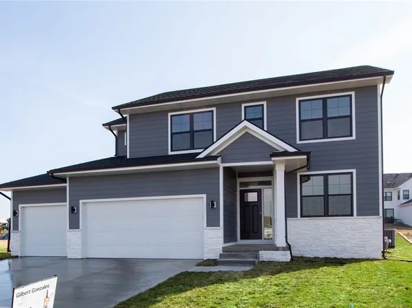 5211 150th St, Urbandale, IA 50323