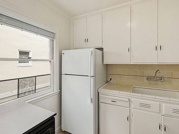 5th image of 1452 Floribunda Ave #103