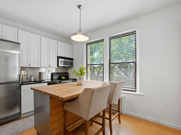 1822 15th St NW #303 — Photo 1