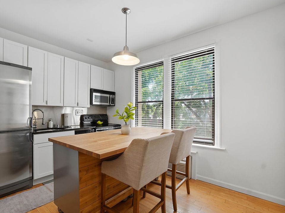 1st image of 1822 15th St NW APT 303