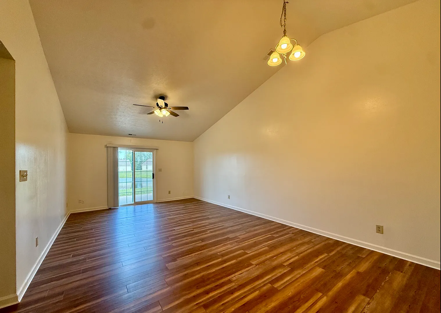 Beautiful 3 bedroom 2 bathroom home — Photo 3