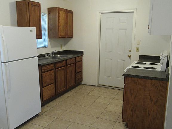 4th image of 4421 N Terry Ave