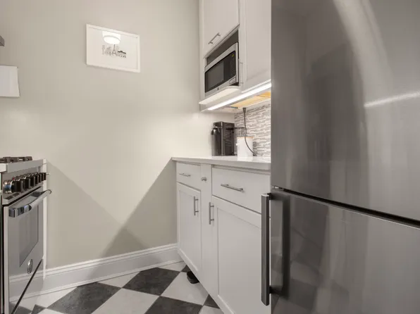 210 East 63rd Street image 11 of 15