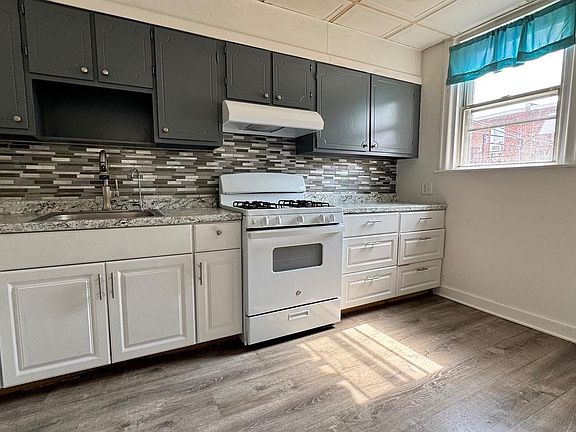 5th image of 3520 Bleigh Ave