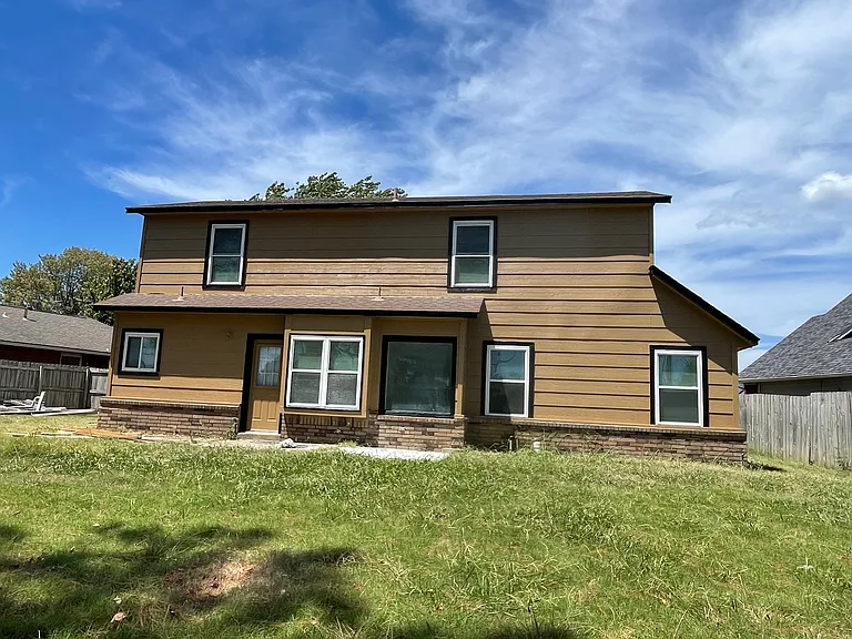813 E Indianapolis St — Photo 34