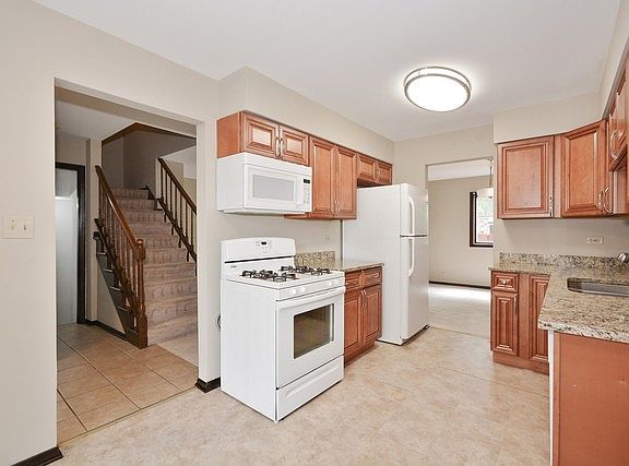 4th image of 1629 Leytonstone Dr