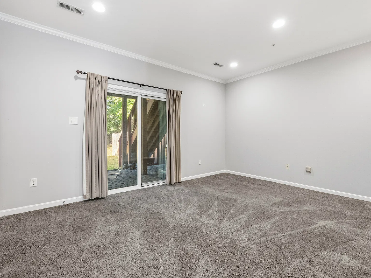3 bed, 1860 sqft, $2,950 — Photo 3