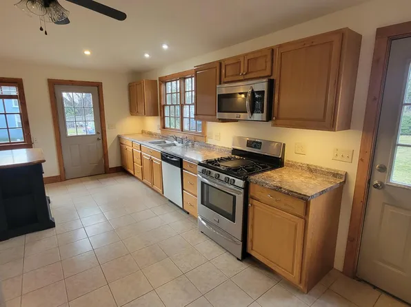 215 E London Grove Rd, West Grove, PA 19390