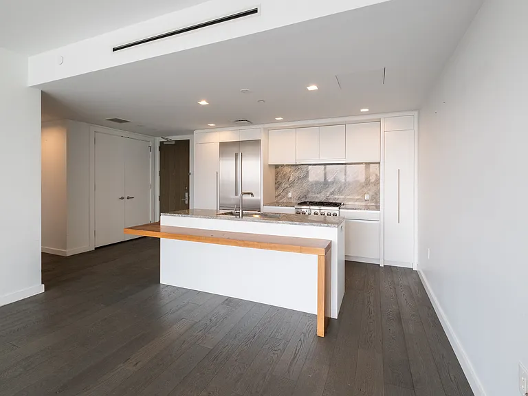 One Park Condos — Photo 17