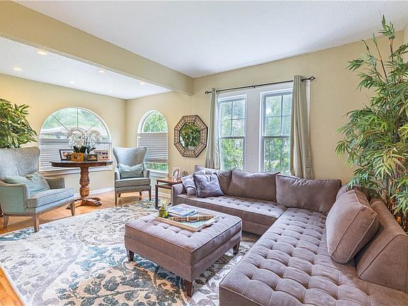 4th image of 3312 Eagle Blvd