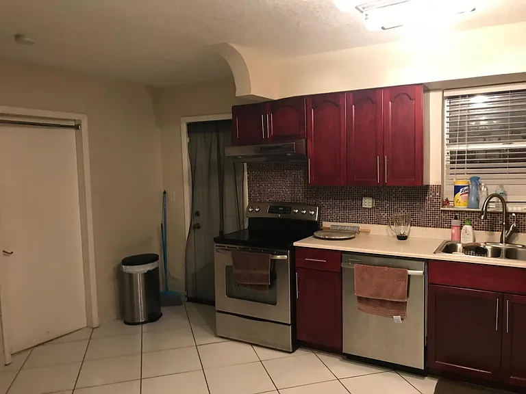 1031 NW 75th Ave — Photo 3