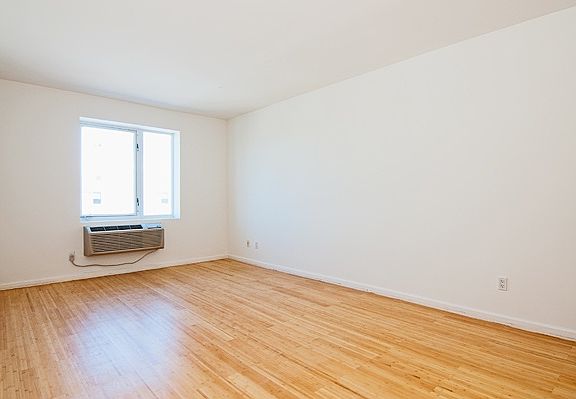 4th image of 112-02 Northern Blvd #2F