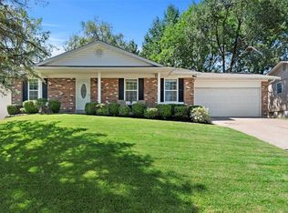 627 Country Lake Dr, Saint Peters, MO 63376
