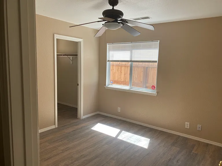 3814 E Paradise Ave — Photo 6