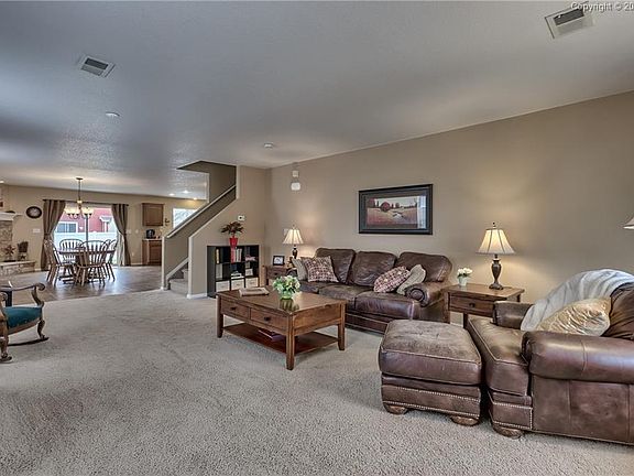 Wonderful open concept floor plan is sure to please!
