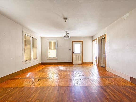 4th image of 209 Avenue H