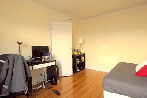 2nd image of 3049 Crescent St APT H4d5