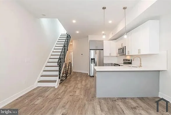 3 bed, 1100 sqft, $2,000 — Photo 2