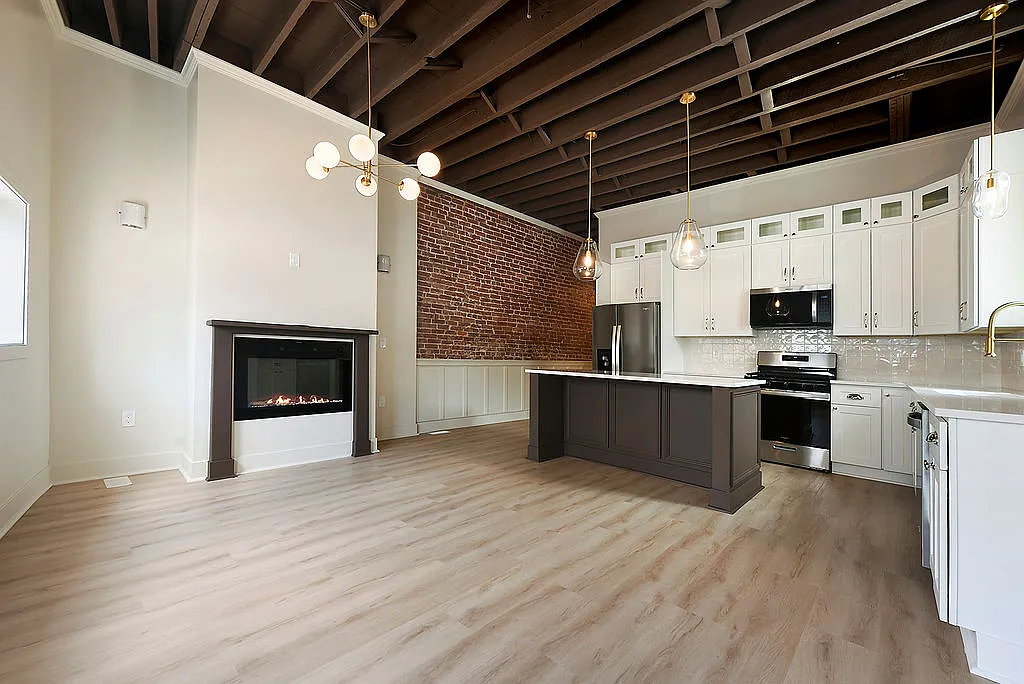 1 bed, 1050 sqft, $2,150 — Photo 1