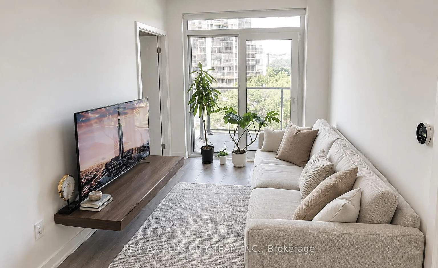 3 bed, $2,975 — Photo 4