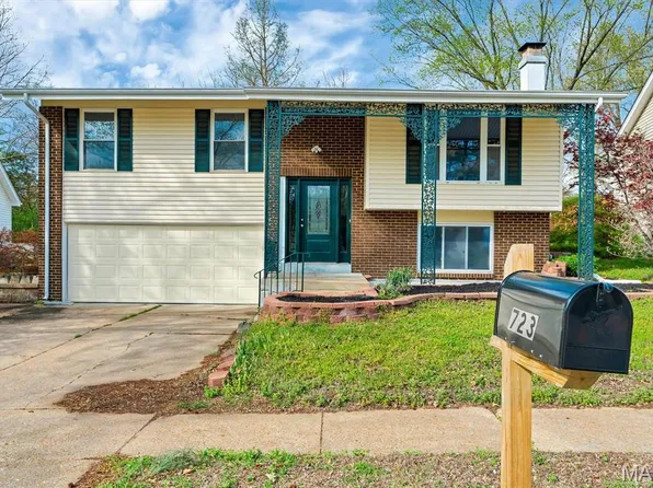 723 Westglen Village Dr, Ballwin, MO 63021