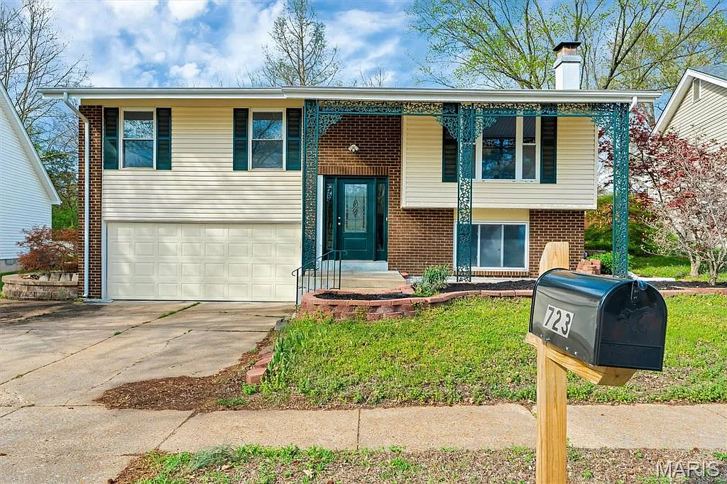 723 Westglen Village Dr photo 1