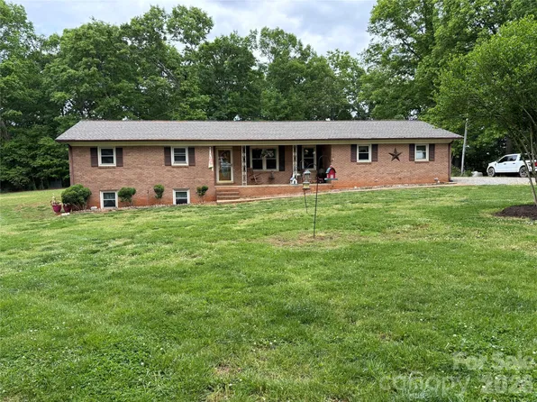 74 Miranda Dr, Taylorsville, NC 28681