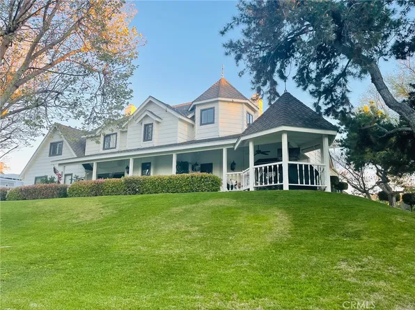 1484 Matterhorn Dr, Riverside, CA 92506