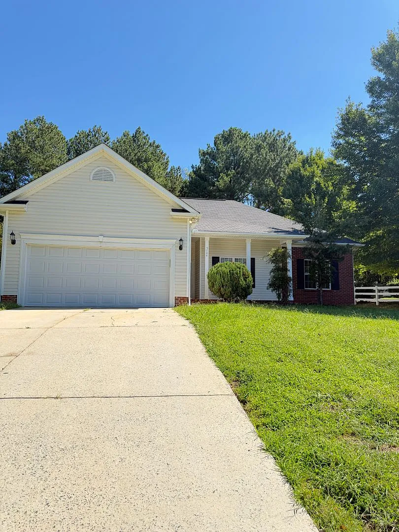 3BR/2BA | Newly Renovated Single Family Home |Storage Shed | In Charlotte! — Photo 1