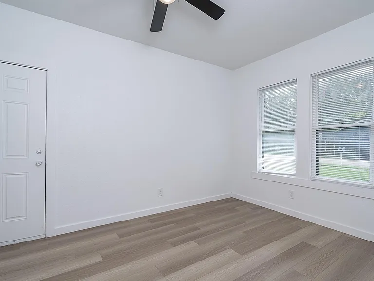 3100 Rm 1869 #B — Photo 11