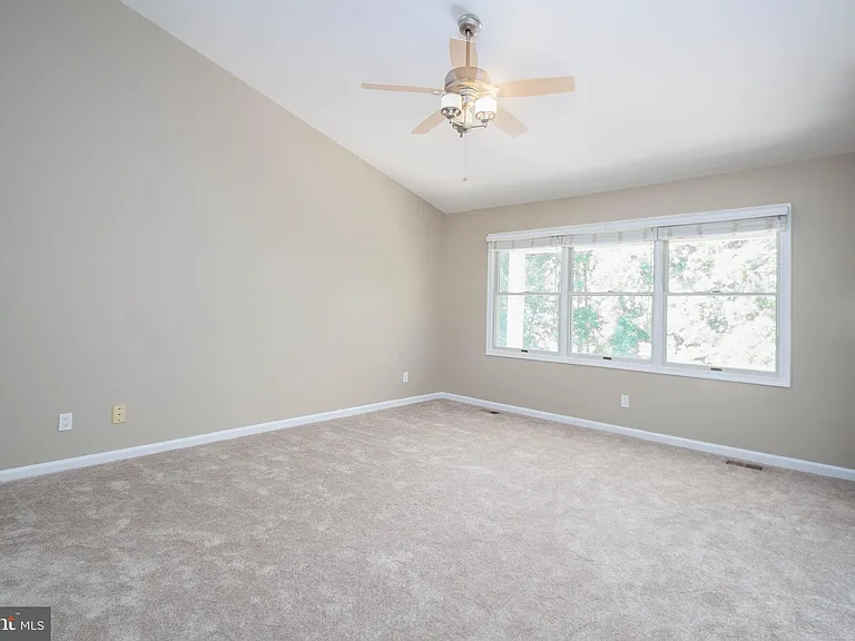 207 Southampton Ct — Photo 12