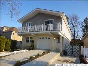3rd image of 14 Ashland Ave E