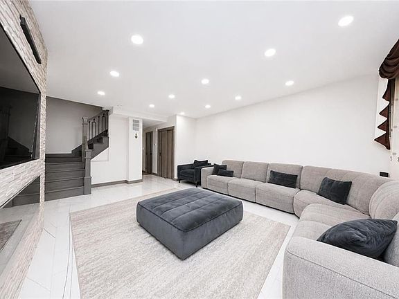 3rd image of 21 Harris Ln