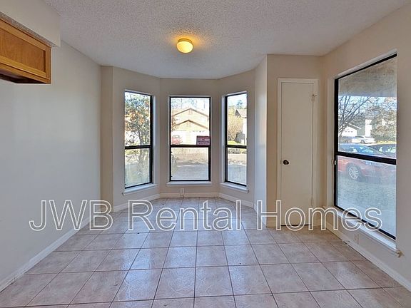 3rd image of 5556 Bennington Dr