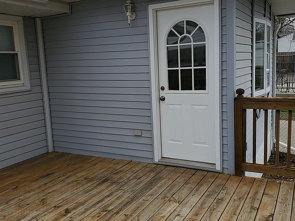 Rear deck and entrance 