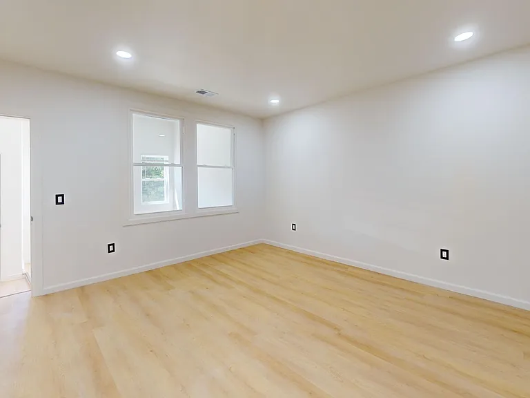 1318 Holbrook Street NE — Photo 22