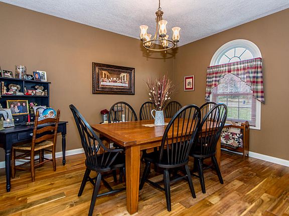 4th image of 135 Hillvale Ln