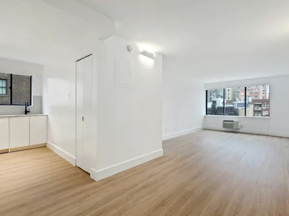 160 West 24th Street image 1 of 10