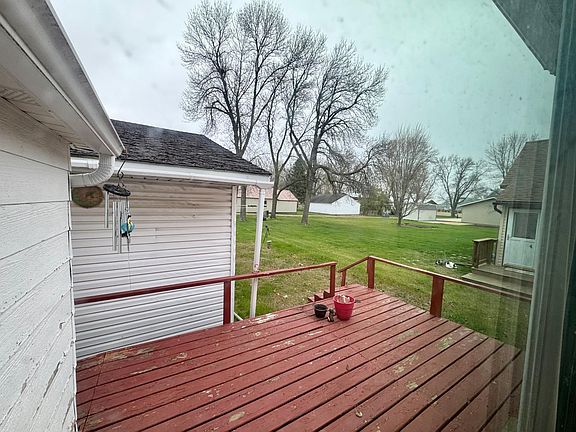 5th image of 455 Birch Ave
