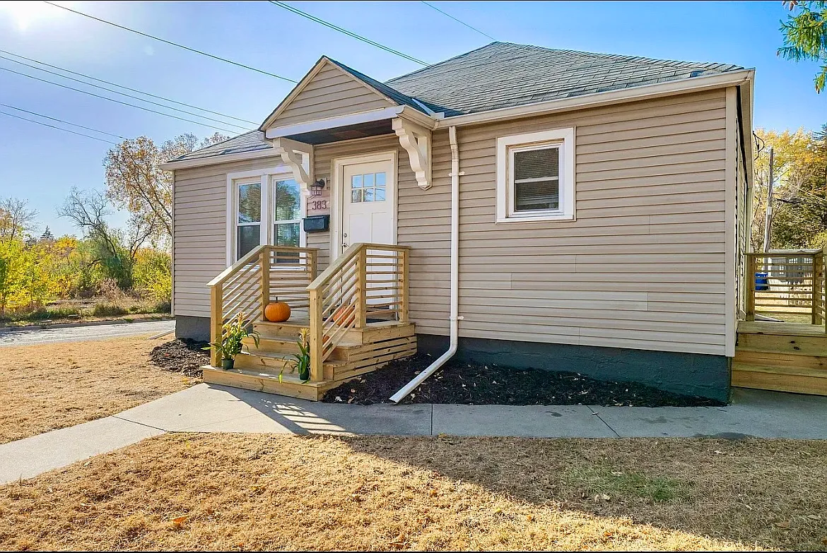 383 Dewey St — Photo 1