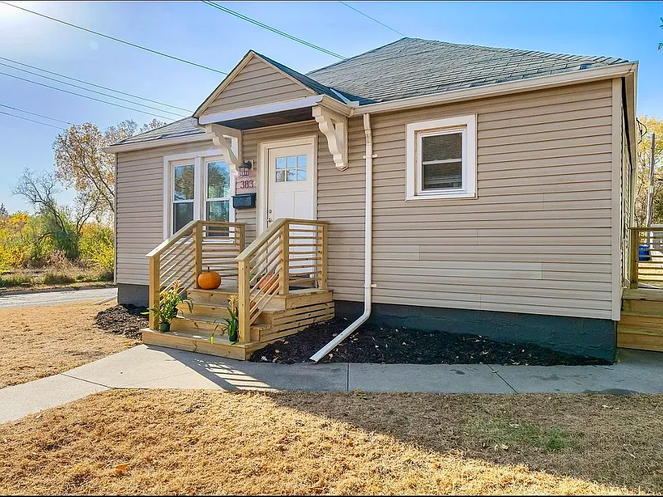 383 Dewey St