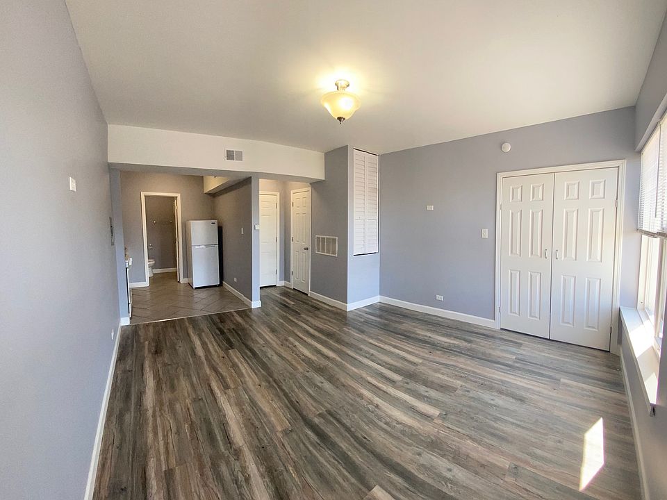 1st image of 4253 S Whipple St #205