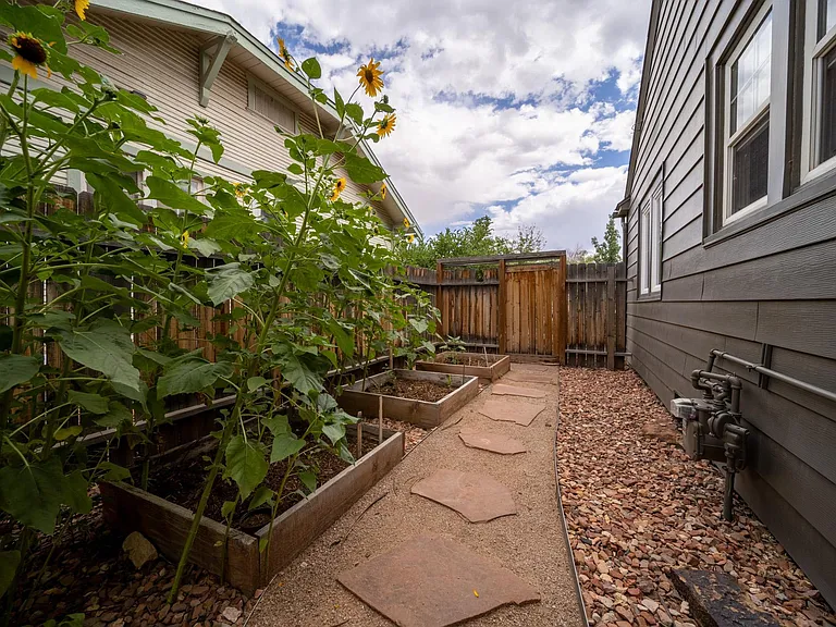 1346 Rood Ave — Photo 30