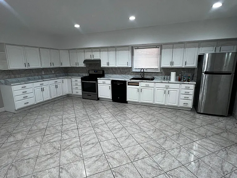 Edwards Pl — Photo 7