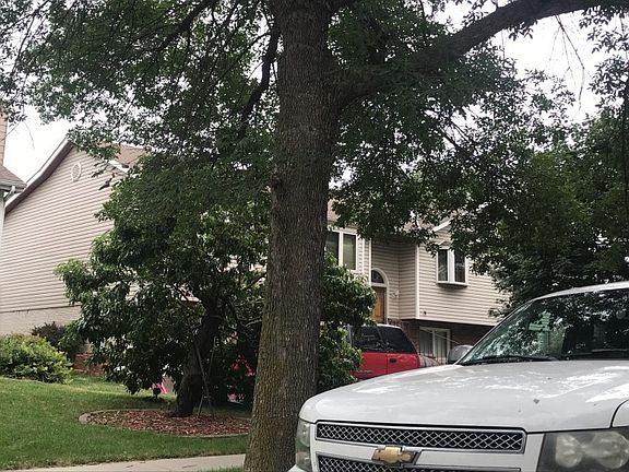 3rd image of 6812 Stephanie Ln