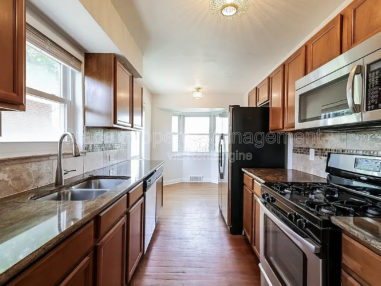 2856 Elm St — Photo 8