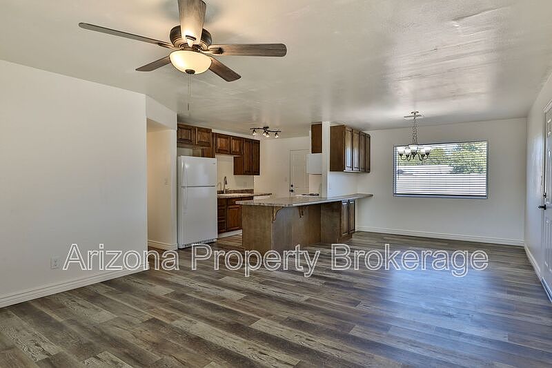 1st image of 208 E Park Ave