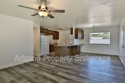 208 E Park Ave Photo 1