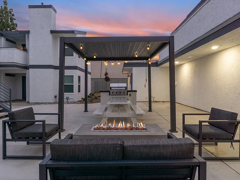 Hamilton Courtyard Apartments — Photo 18